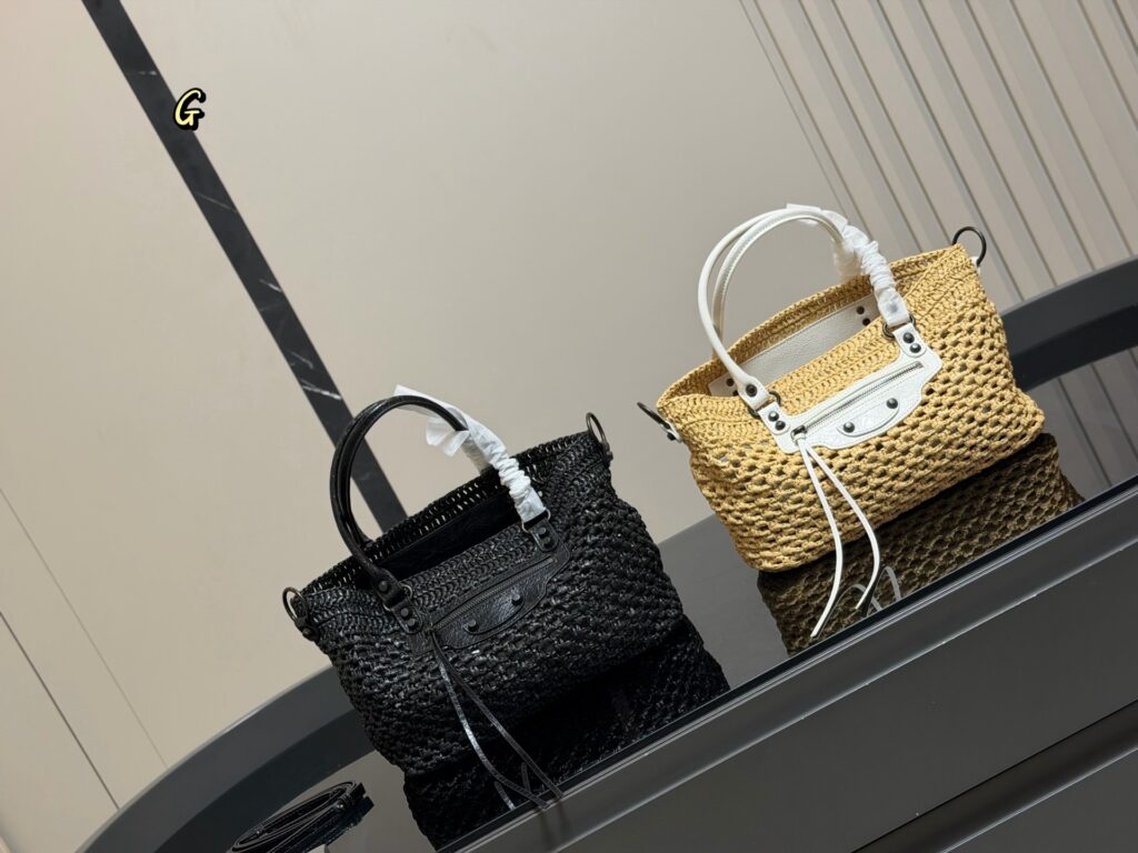 Balenciaga 581431 Bag Size 31