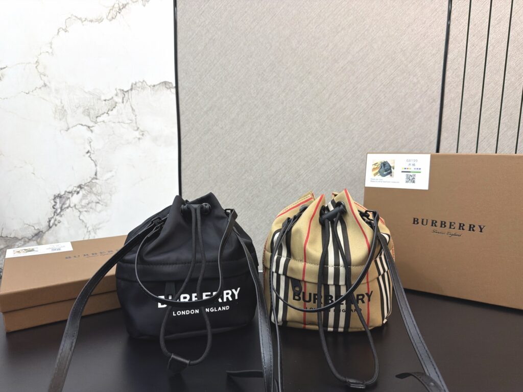 Burberry 713512 Bag Size 20, 17