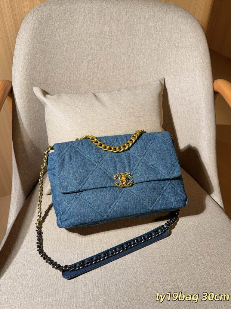 Chanel 722217 Bag Size 30, 17