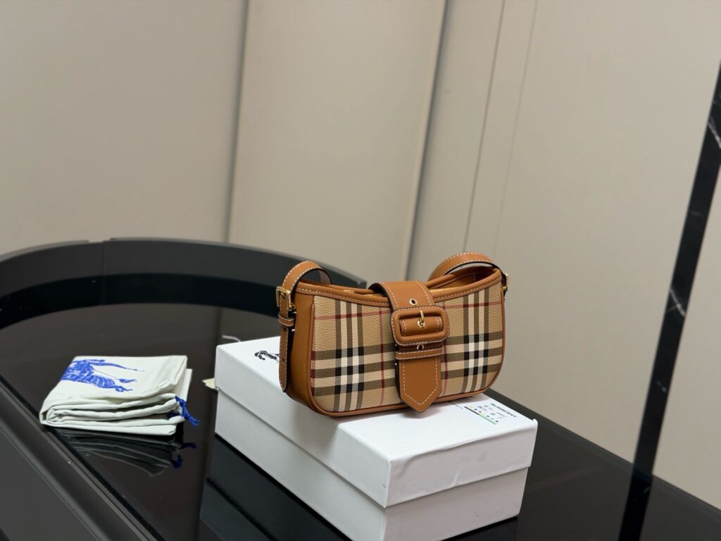 Burberry 728917 Bag Size 24