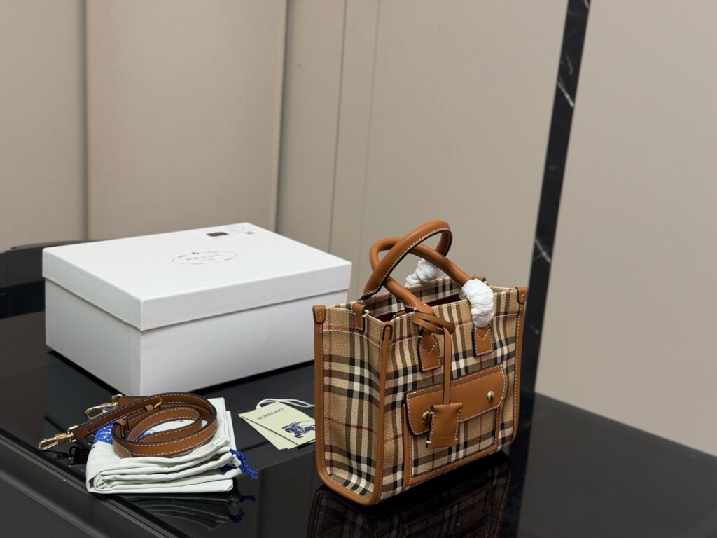 Burberry 728925 Bag Size 23