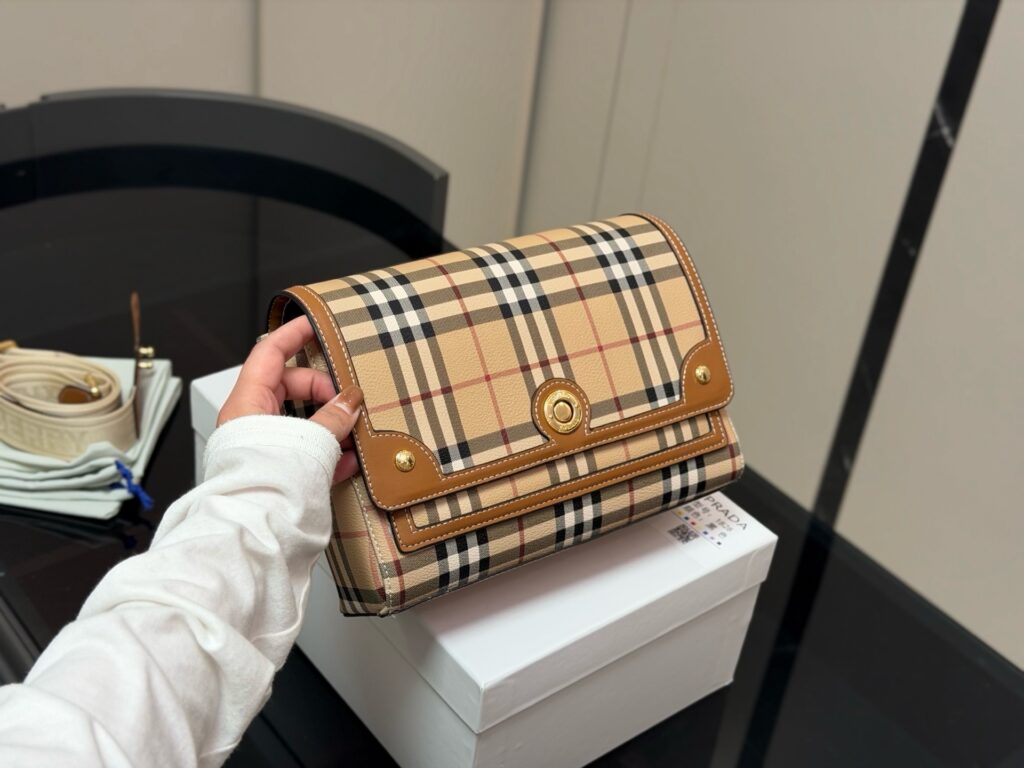 Burberry 728927 Bag Size 25