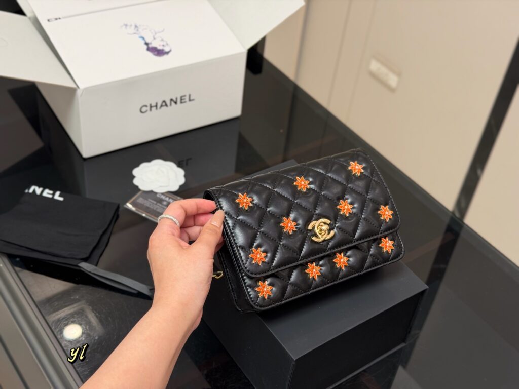 Chanel 728979 Bag Size 19