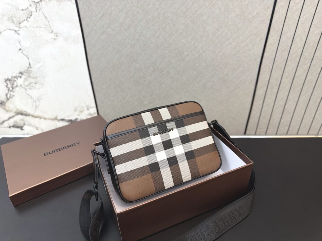 Burberry 982598 Bag Size 25, 18