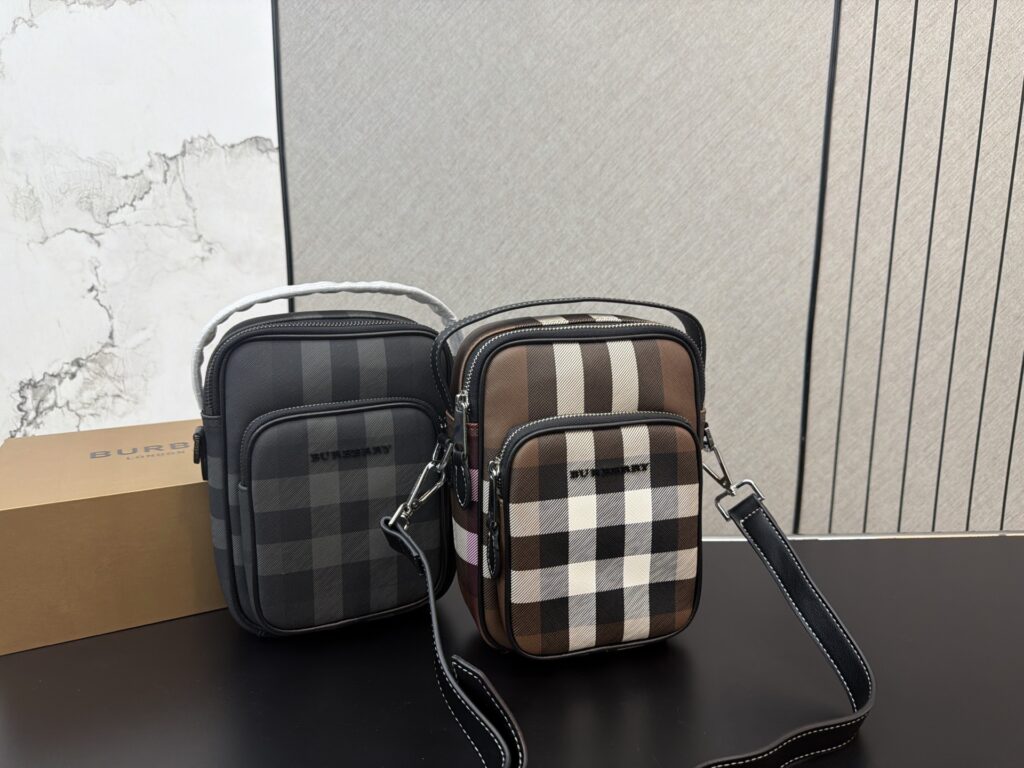 Burberry 982601 Bag Size 20, 15