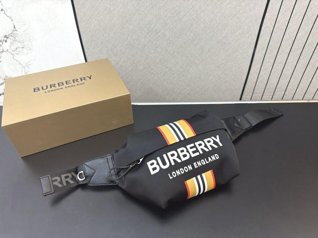 Burberry 982616 Bag Size 30, 17