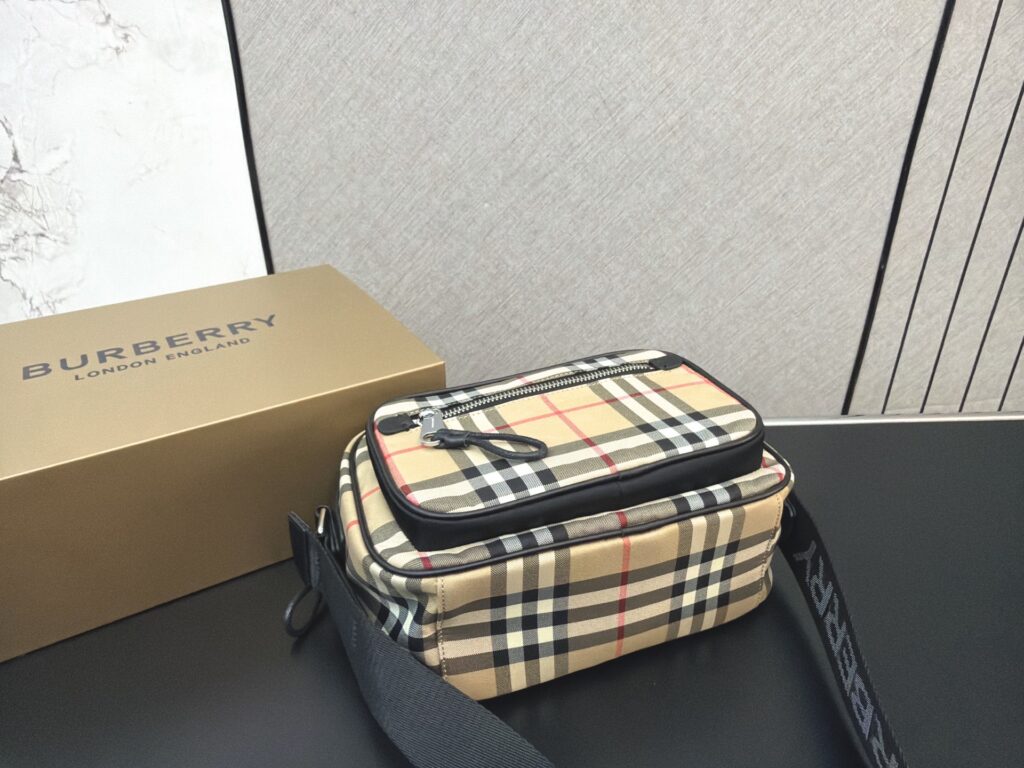 Burberry 982619 Bag Size 23