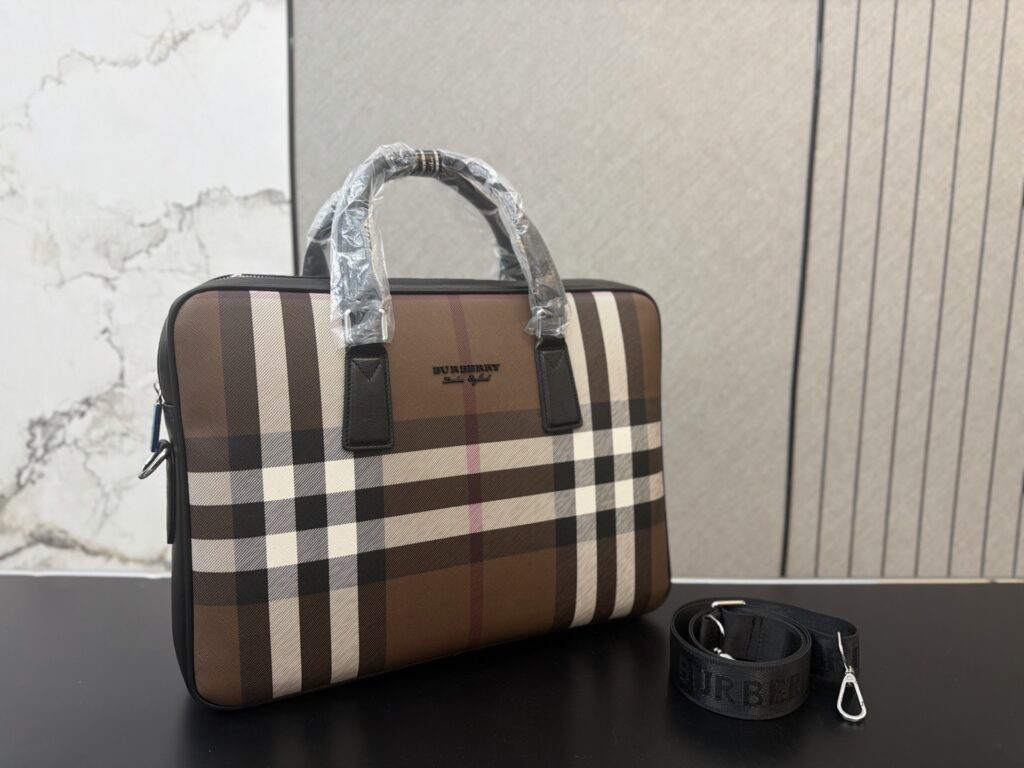 Burberry 996897 Bag Size 38, 27
