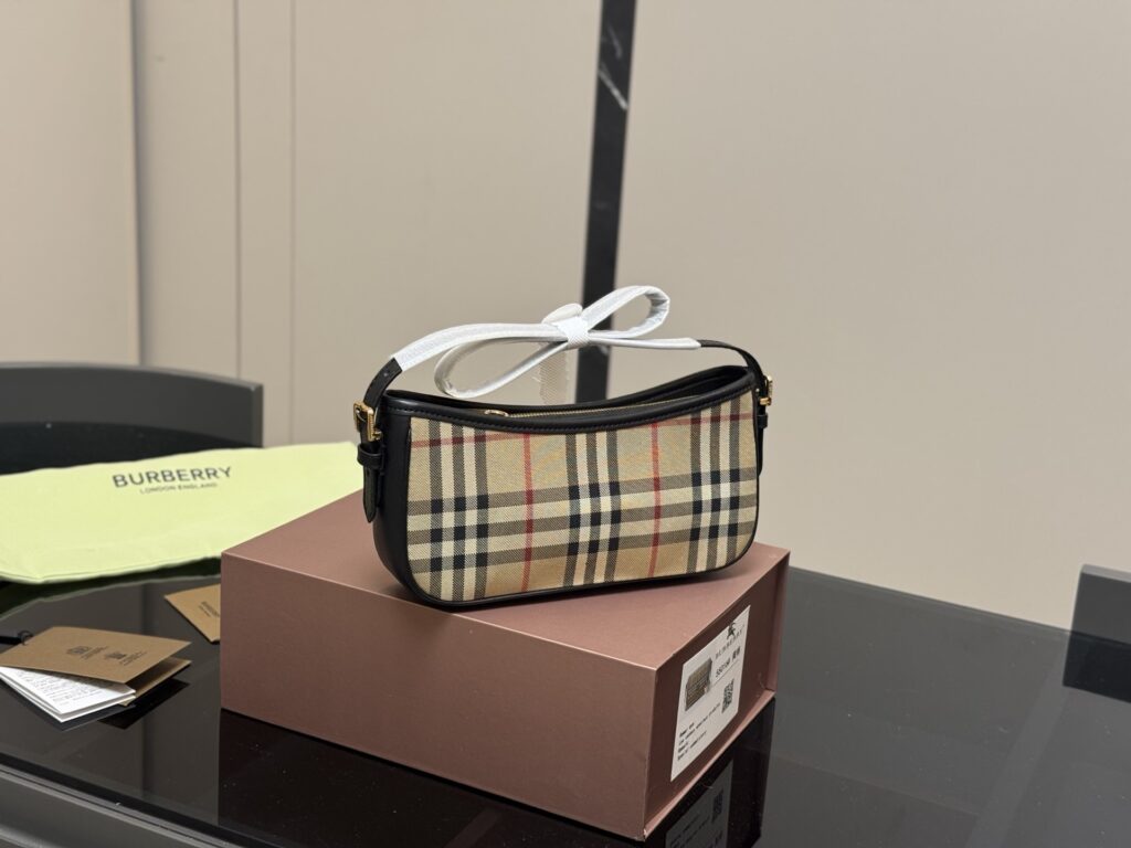 Burberry Daulrgxwwf5Vjtoak393Bchu0Zwkfue2Ct O4Ya BcHu0zWKfUE2CTo4yA Bag Size 23