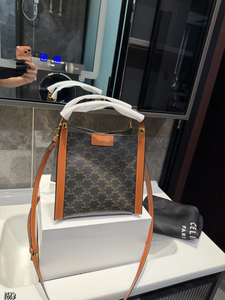 Celine Dm9Lrw1Ebb3Khgznjfgxwl-Jmyst5Fian4Cj5Fw L-jMYsT5fiaN4cj5Fw Bag Size 22, 20