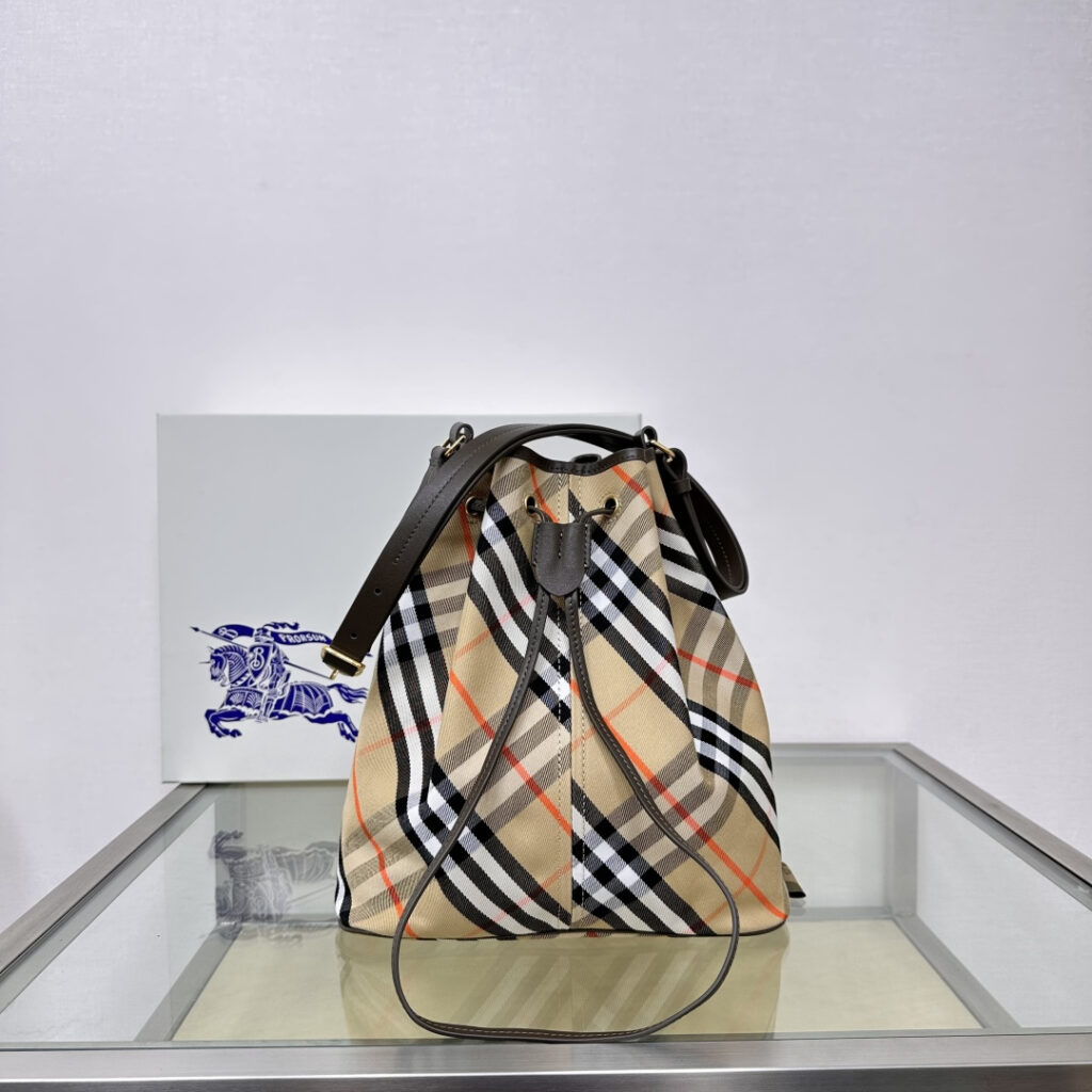 Burberry D8Zlrztvpkzdfby2Zwnnmwmwt8N2Tgsqf8Vfhww wmWt8N2tGsqF8VFHww Bag Size 27